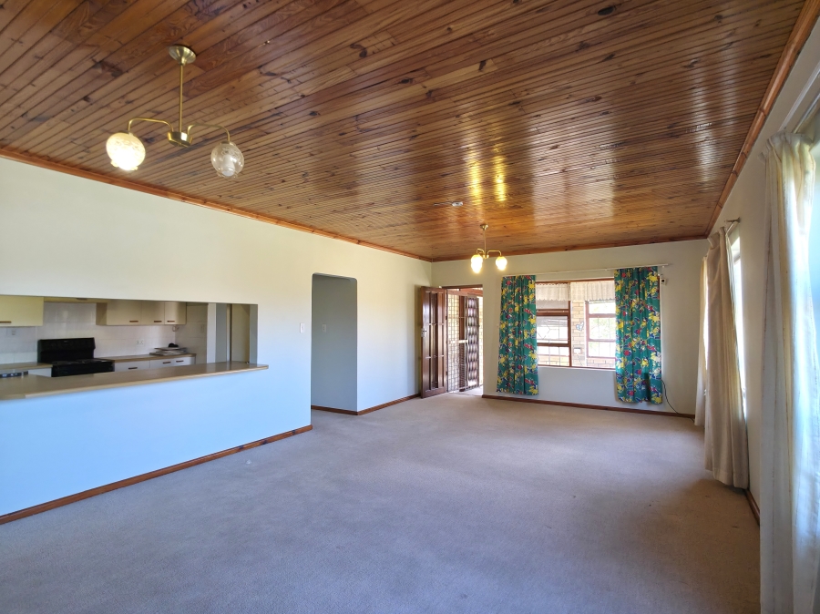 4 Bedroom Property for Sale in Wavecrest Eastern Cape